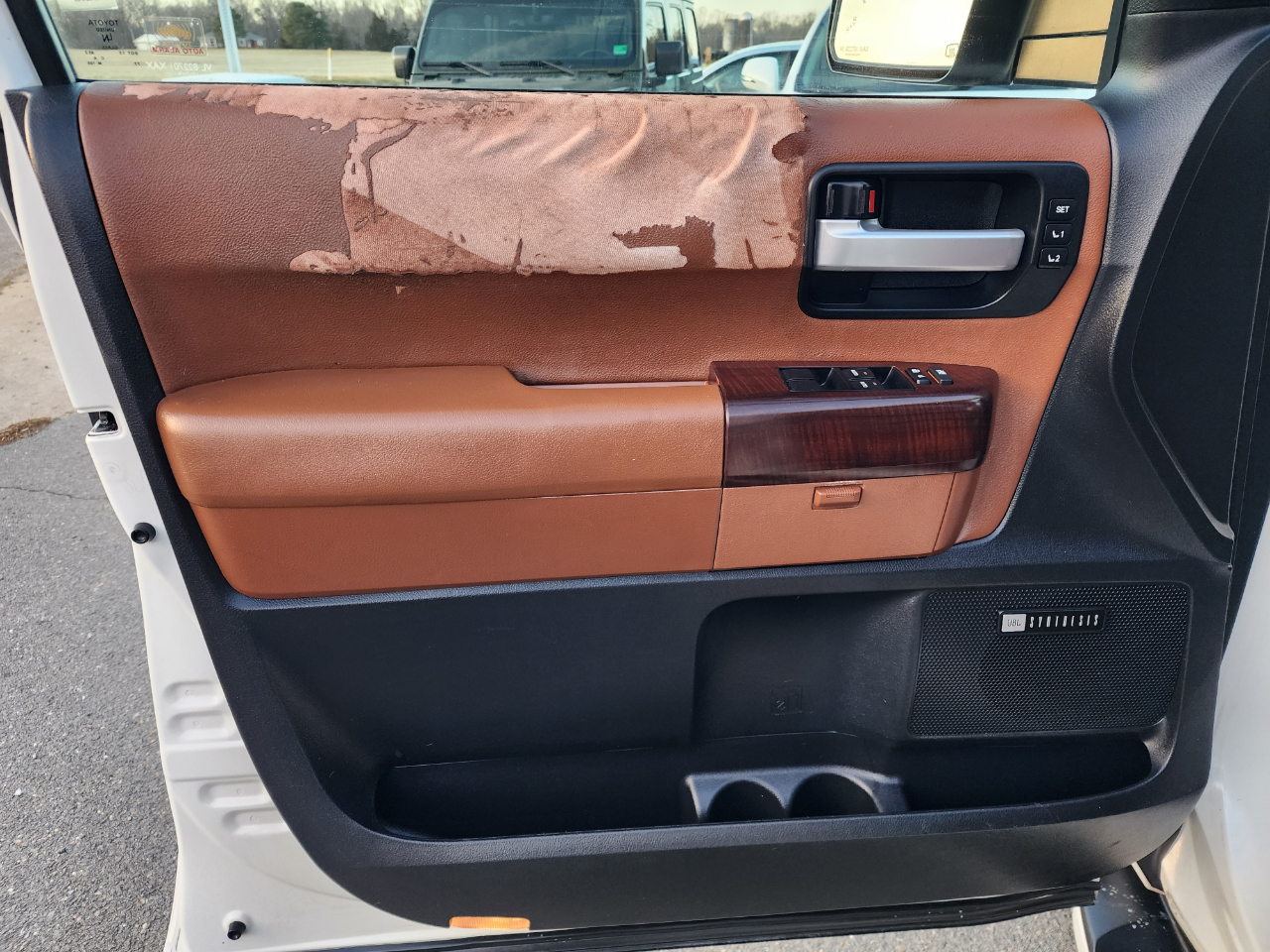 Toyota Sequoia Plantium 4WD 2013