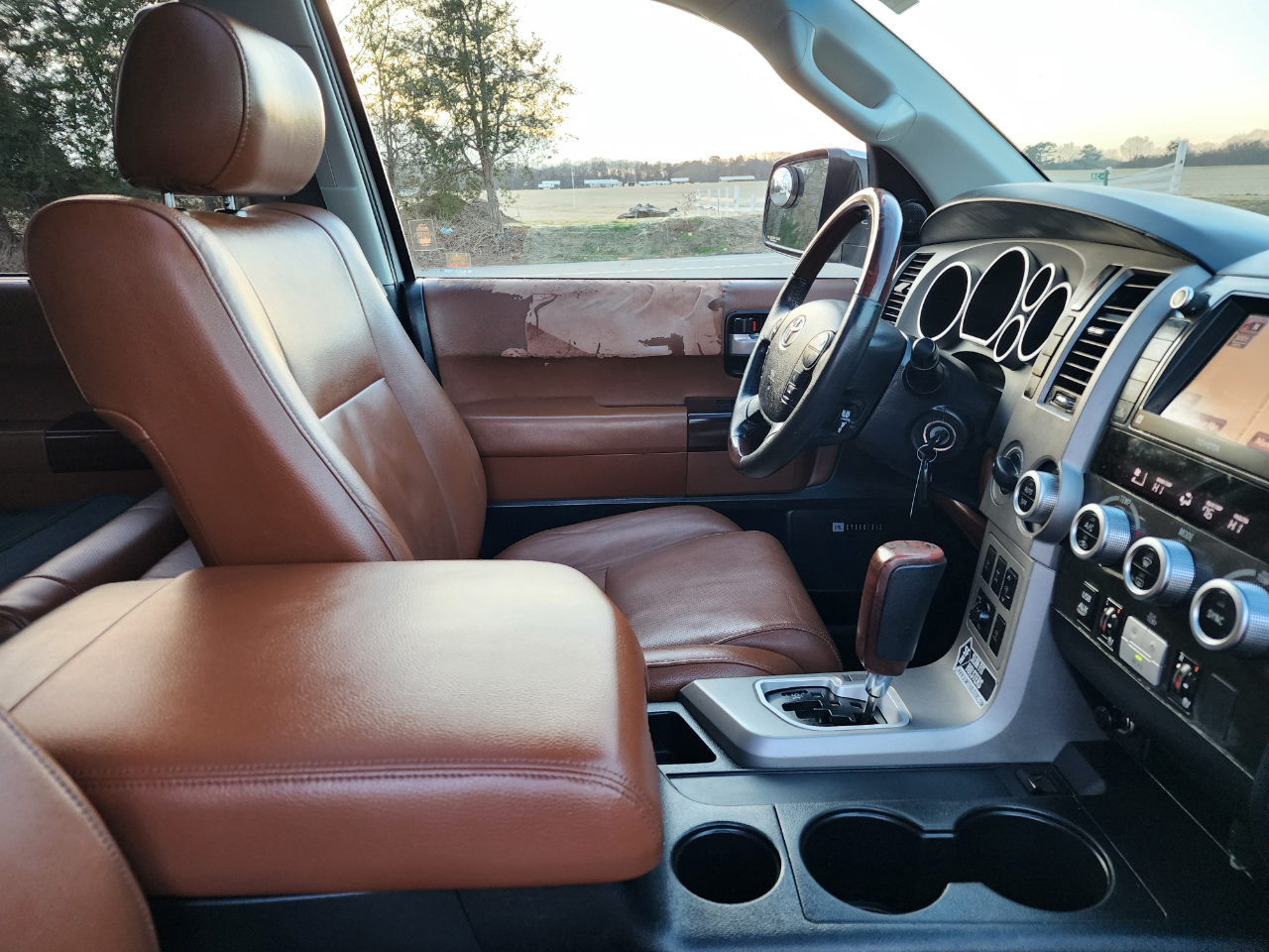 Toyota Sequoia Plantium 4WD 2013