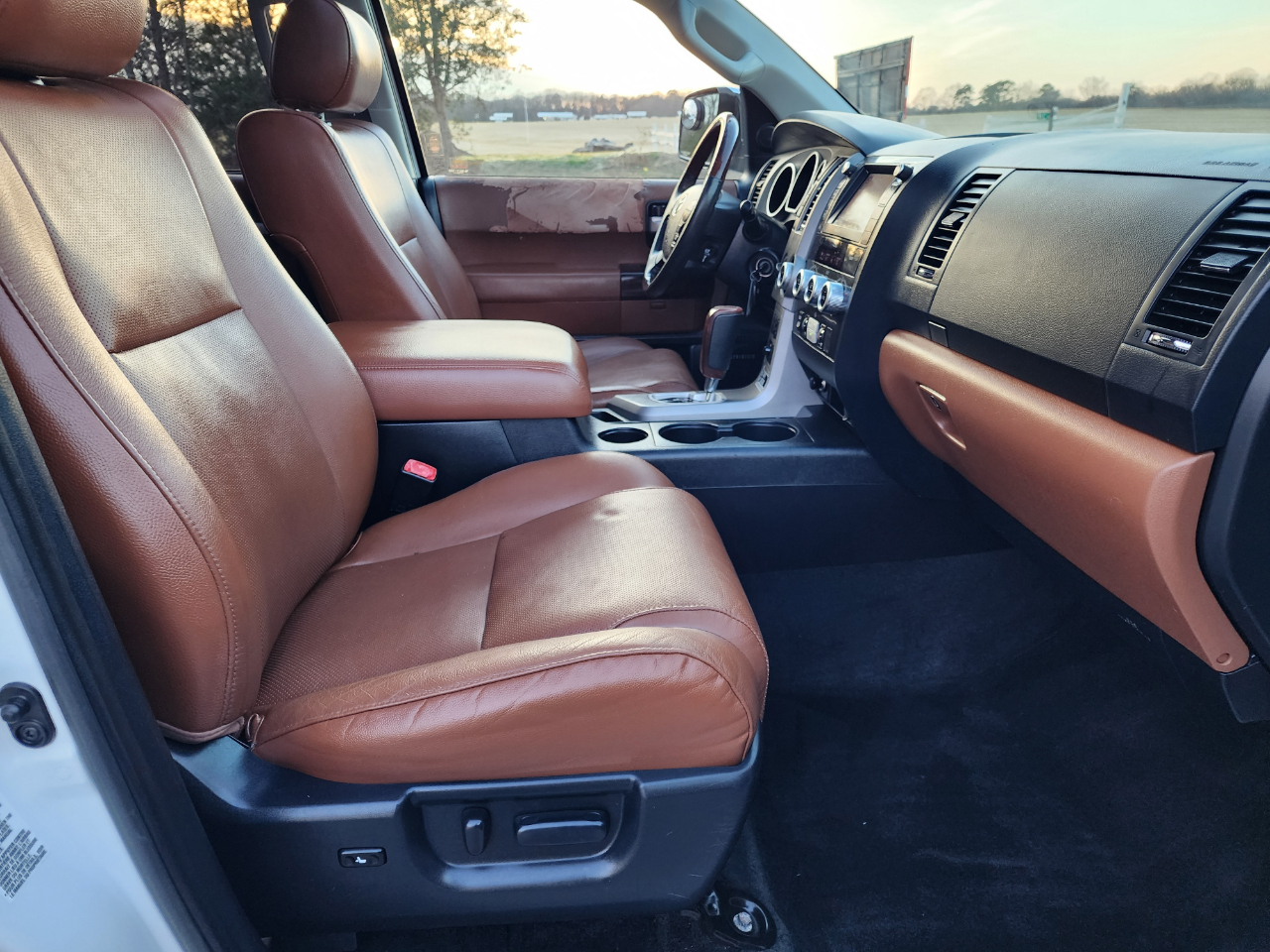 Toyota Sequoia Plantium 4WD 2013