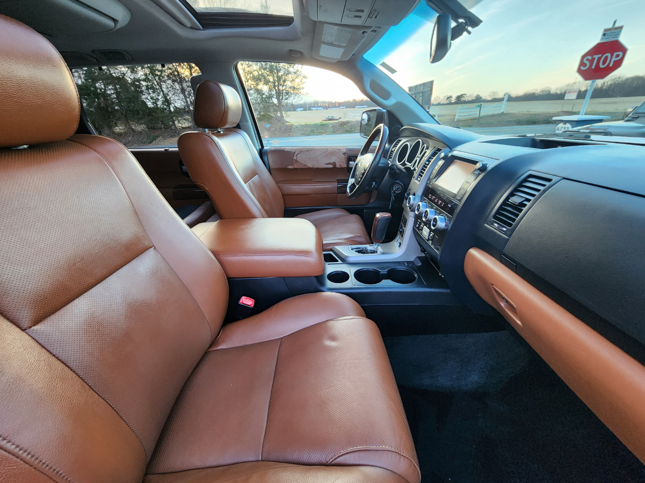 Toyota Sequoia Plantium 4WD 2013