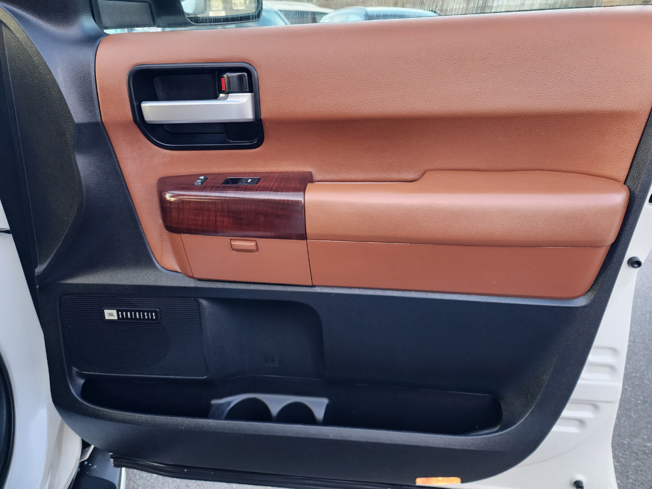 Toyota Sequoia Plantium 4WD 2013