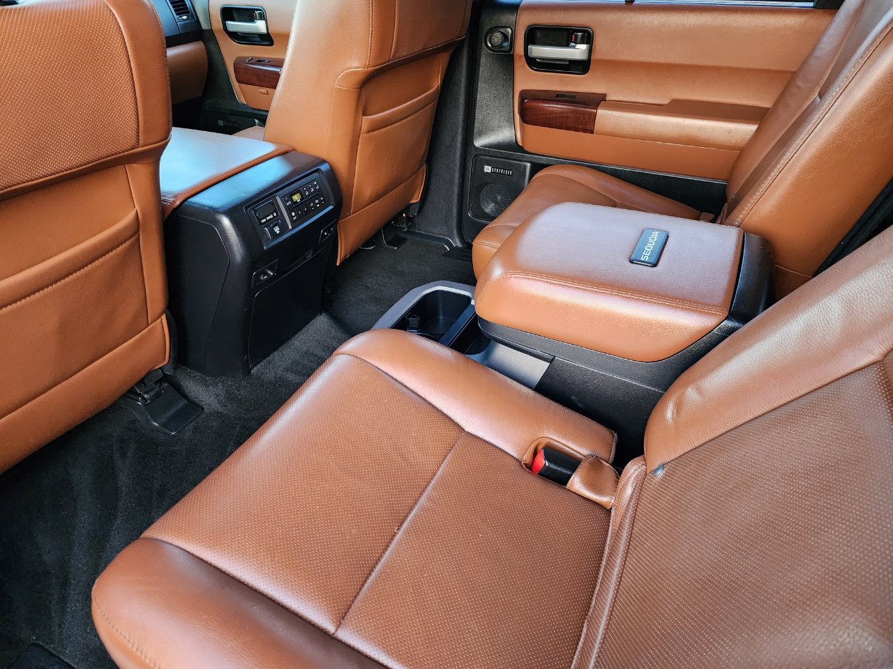 Toyota Sequoia Plantium 4WD 2013