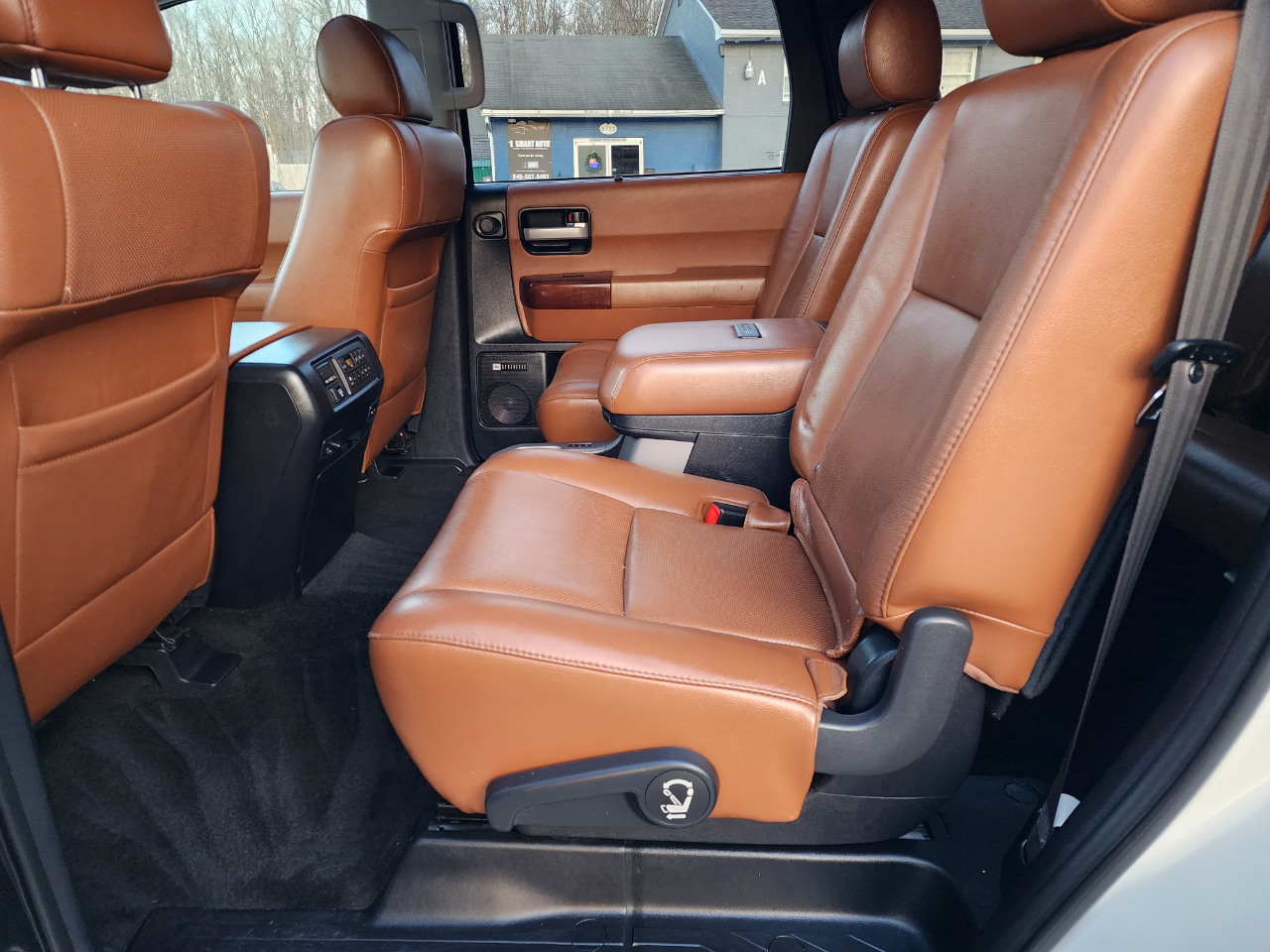 Toyota Sequoia Plantium 4WD 2013