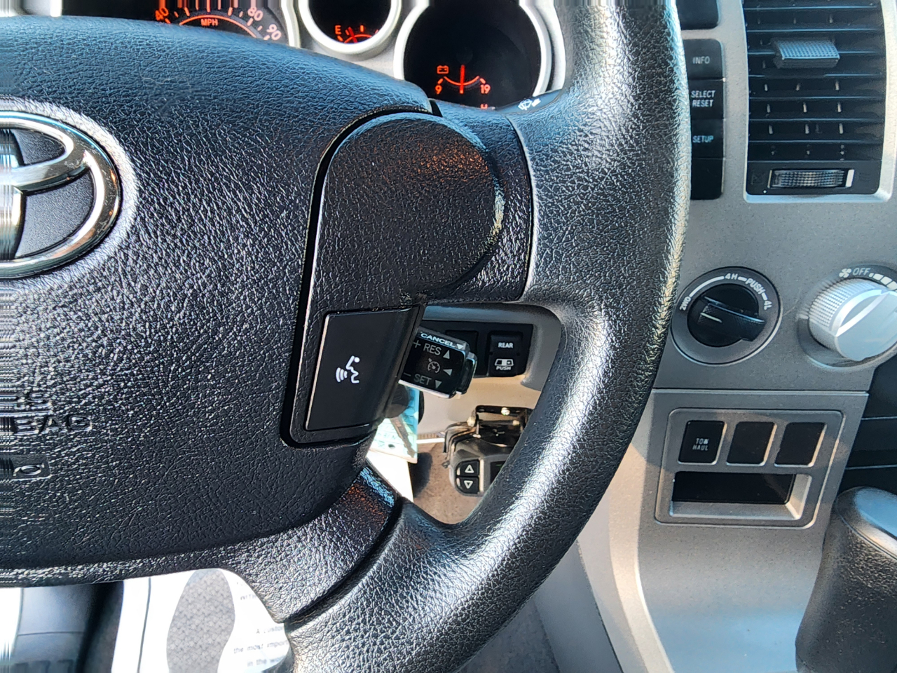 Toyota Tundra Tundra-Grade 5.7L Double Cab 4WD 2013