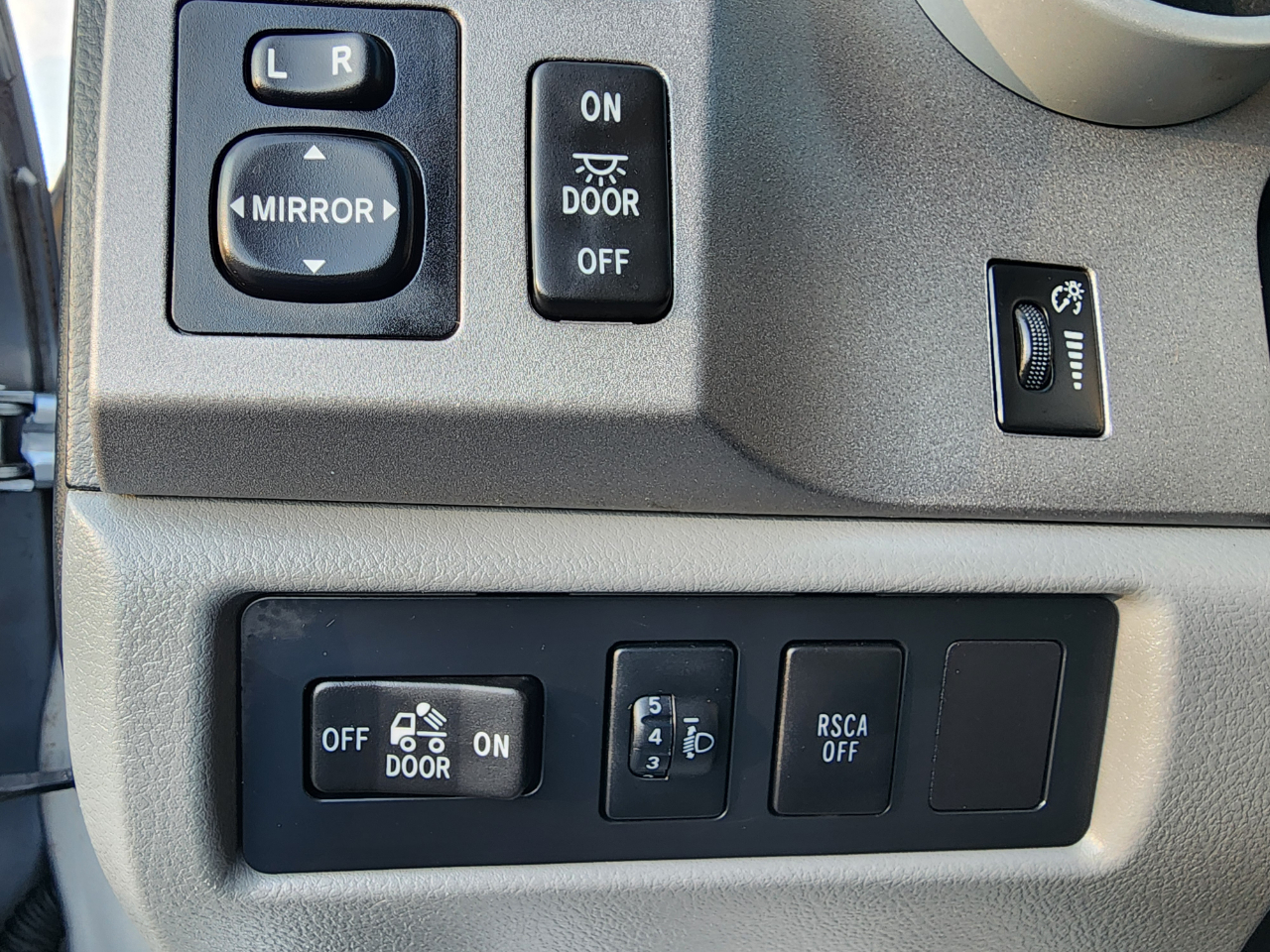 Toyota Tundra Tundra-Grade 5.7L Double Cab 4WD 2013