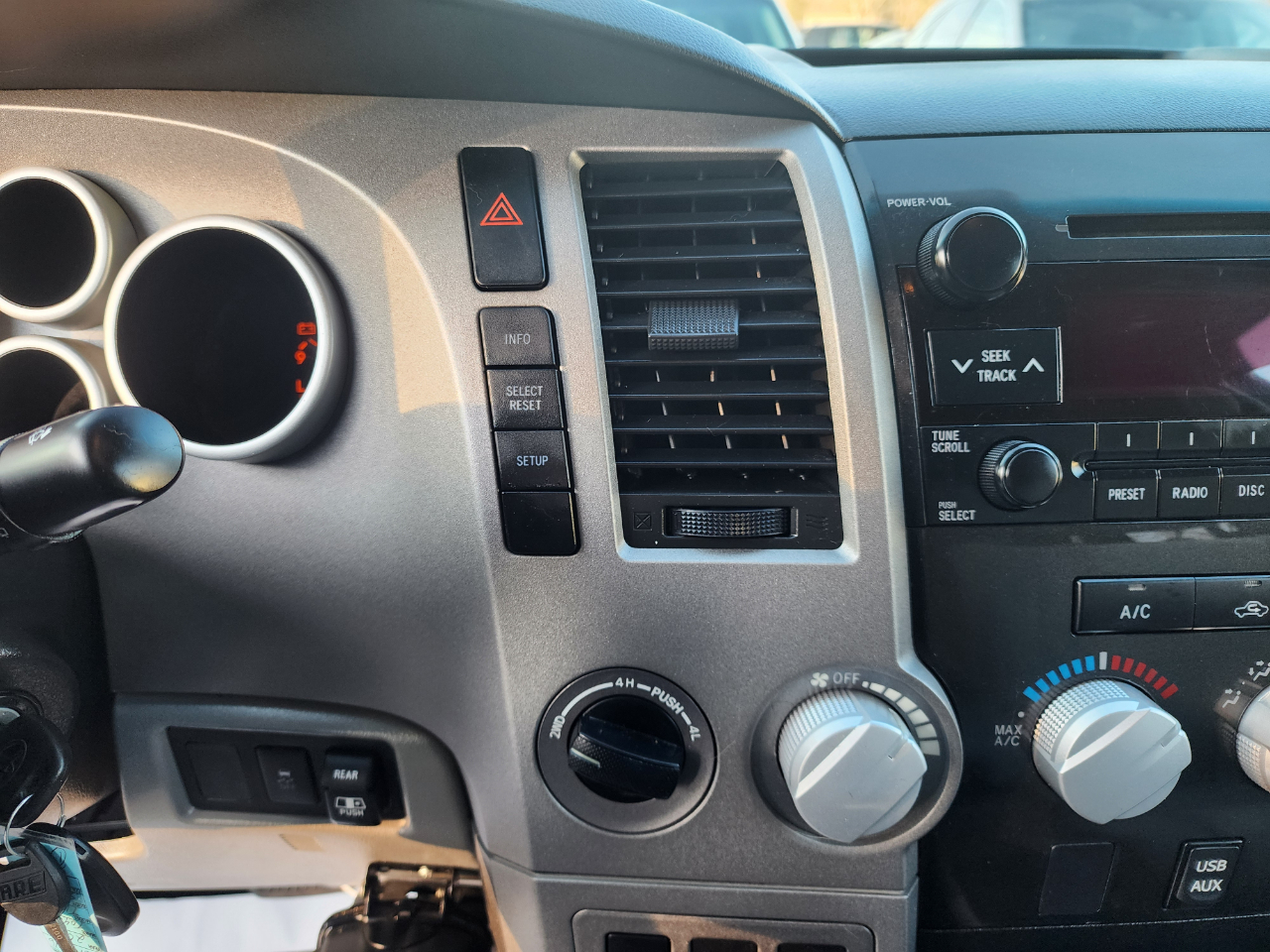 Toyota Tundra Tundra-Grade 5.7L Double Cab 4WD 2013