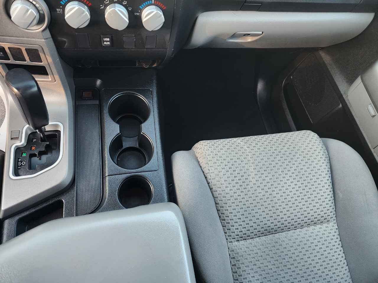 Toyota Tundra Tundra-Grade 5.7L Double Cab 4WD 2013