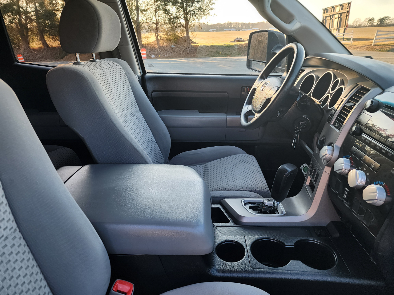 Toyota Tundra Tundra-Grade 5.7L Double Cab 4WD 2013