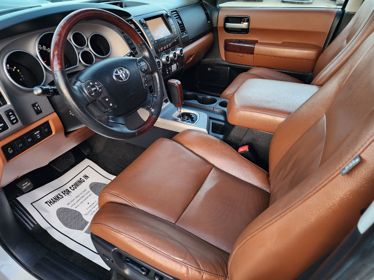 Toyota Sequoia Plantium 4WD 2013