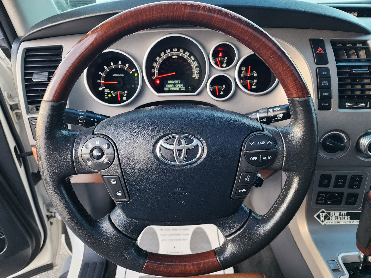 Toyota Sequoia Plantium 4WD 2013