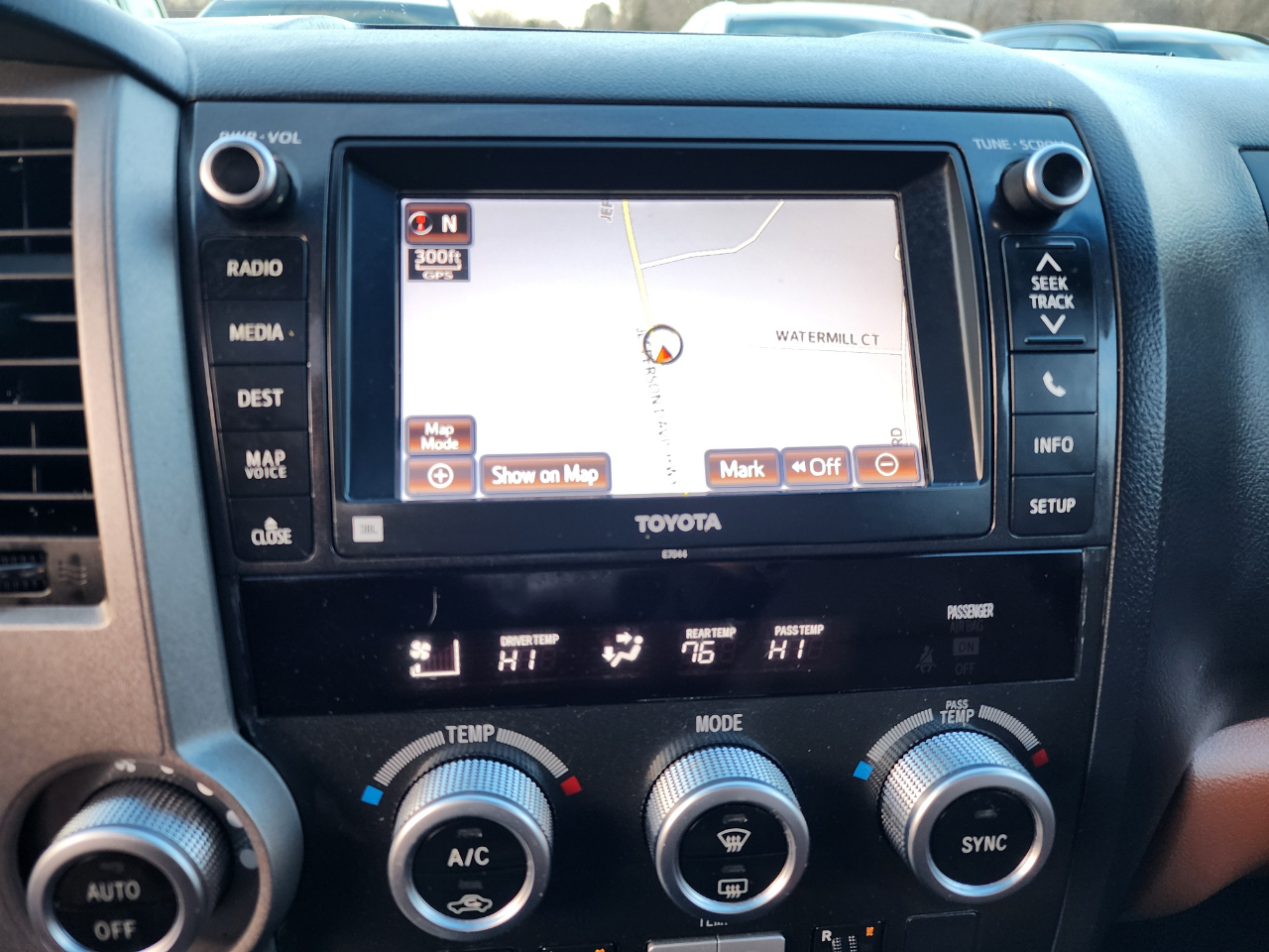 Toyota Sequoia Plantium 4WD 2013