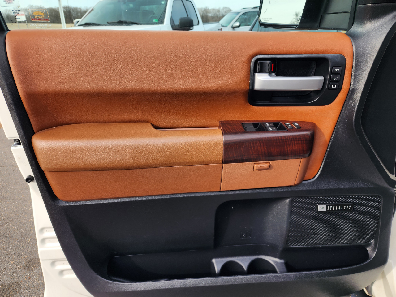 Toyota Sequoia Plantium 4WD 2013