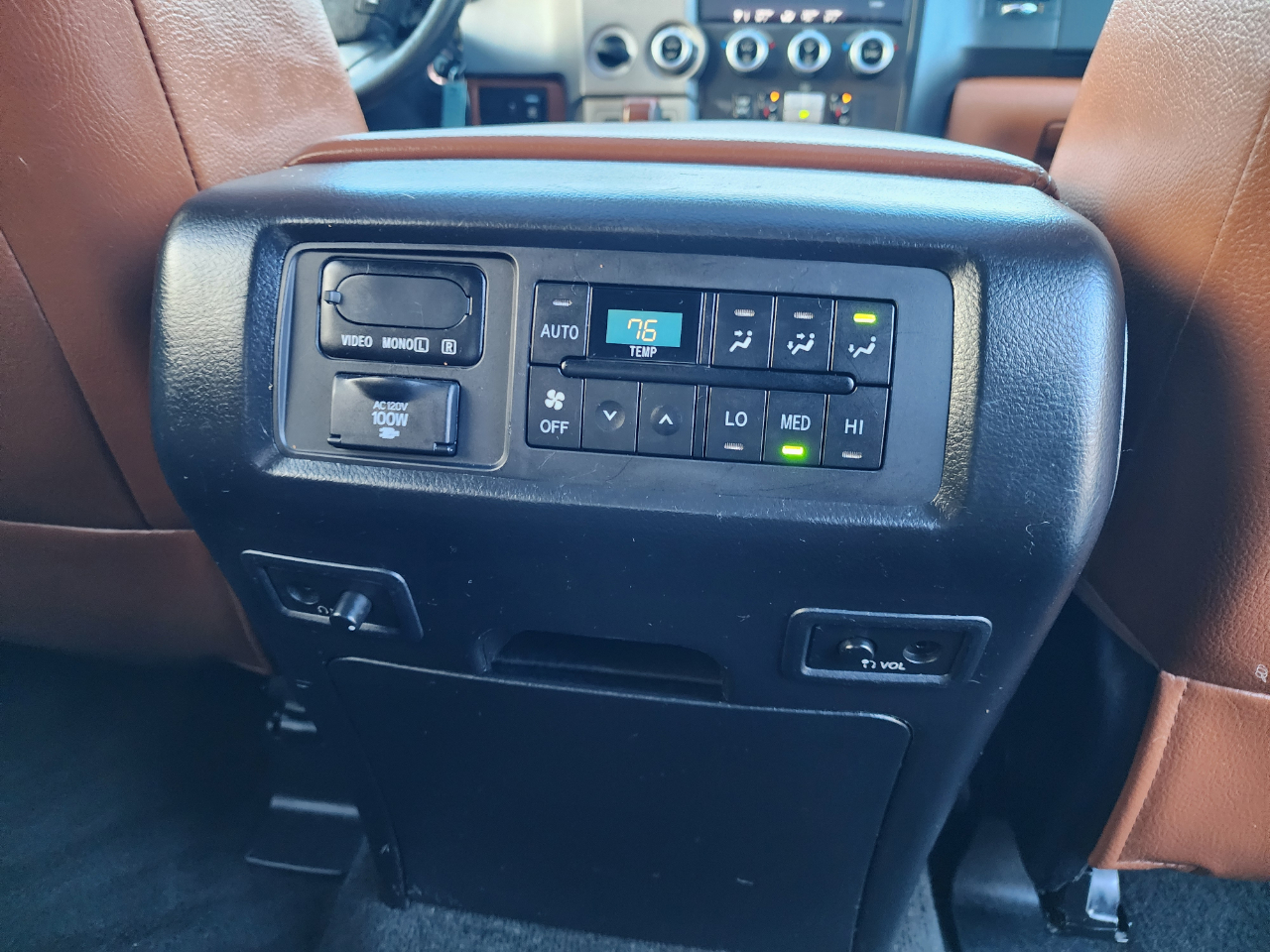 Toyota Sequoia Plantium 4WD 2013