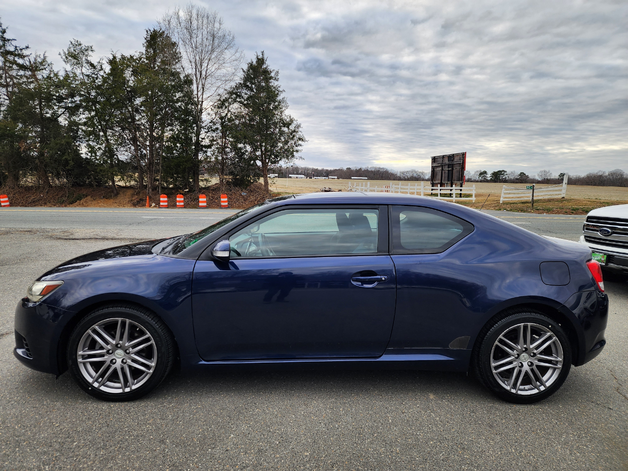 Scion tC Sports Coupe 6-Spd AT 2011