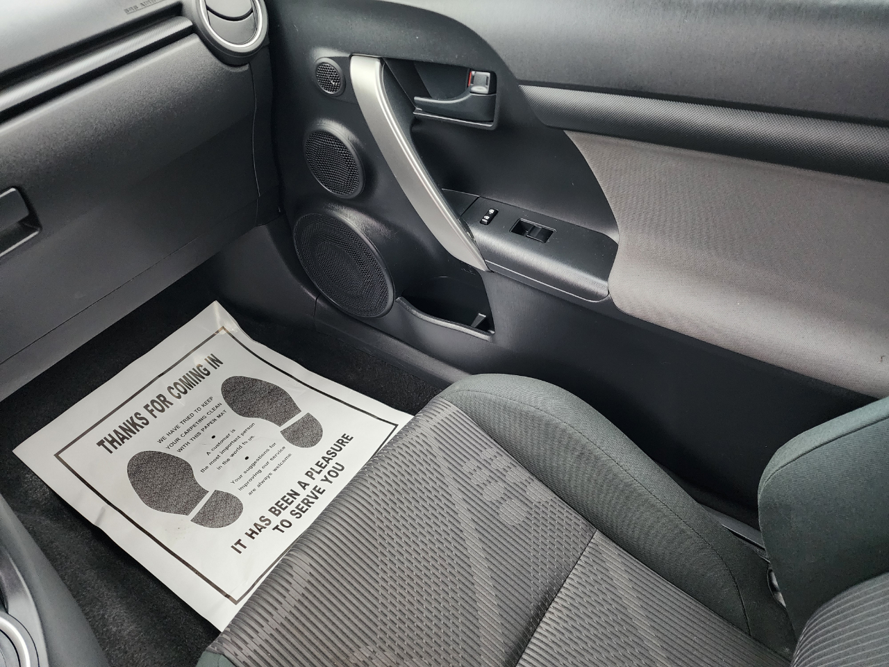 Scion tC Sports Coupe 6-Spd AT 2011