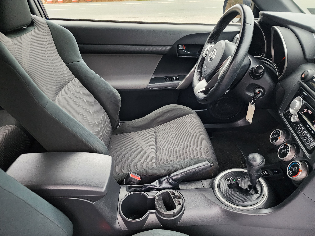 Scion tC Sports Coupe 6-Spd AT 2011