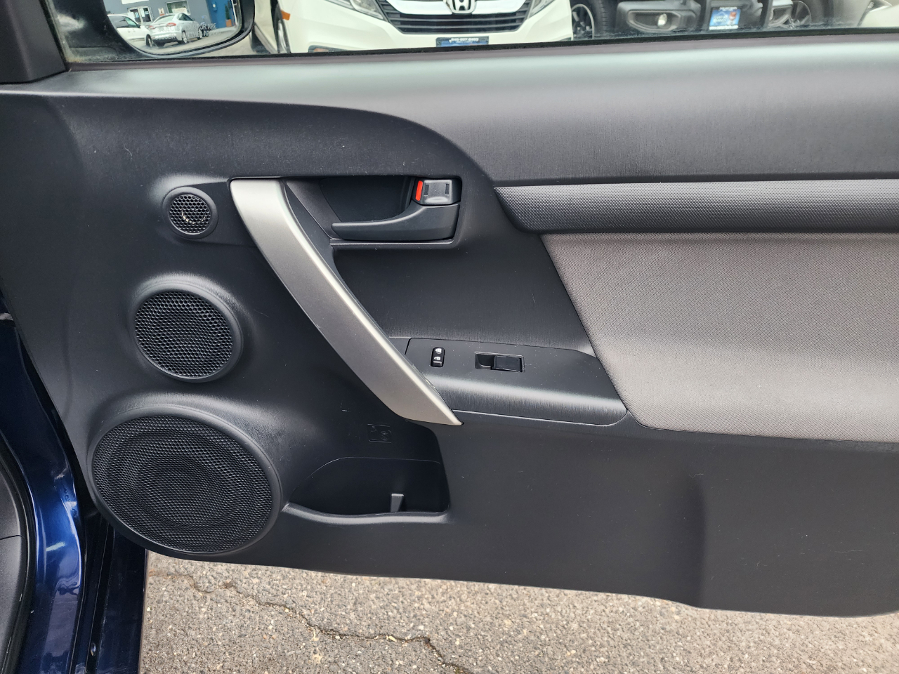 Scion tC Sports Coupe 6-Spd AT 2011