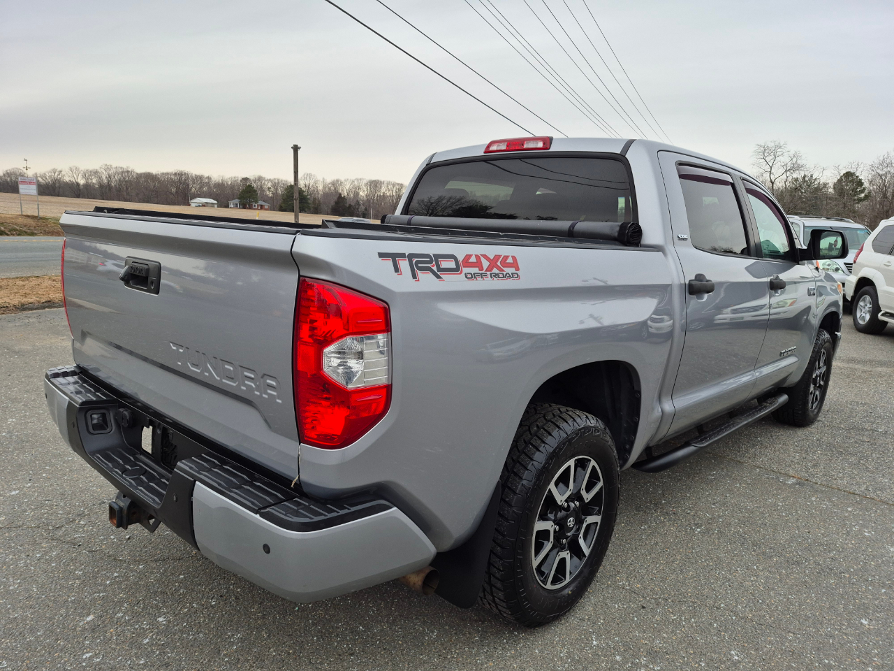 Toyota Tundra SR5 5.7L V8 CrewMax 4WD 2017