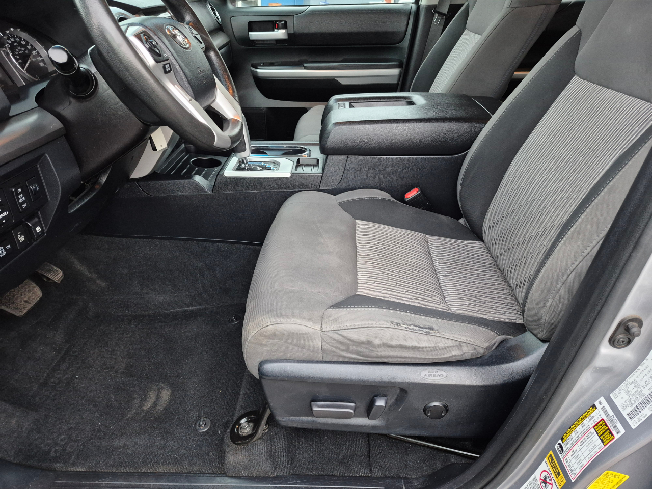 Toyota Tundra SR5 5.7L V8 CrewMax 4WD 2017