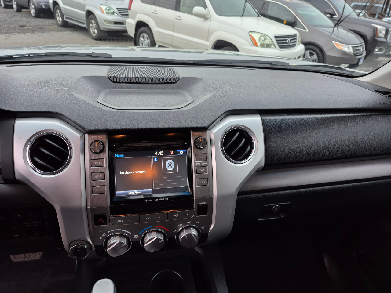 Toyota Tundra SR5 5.7L V8 CrewMax 4WD 2017