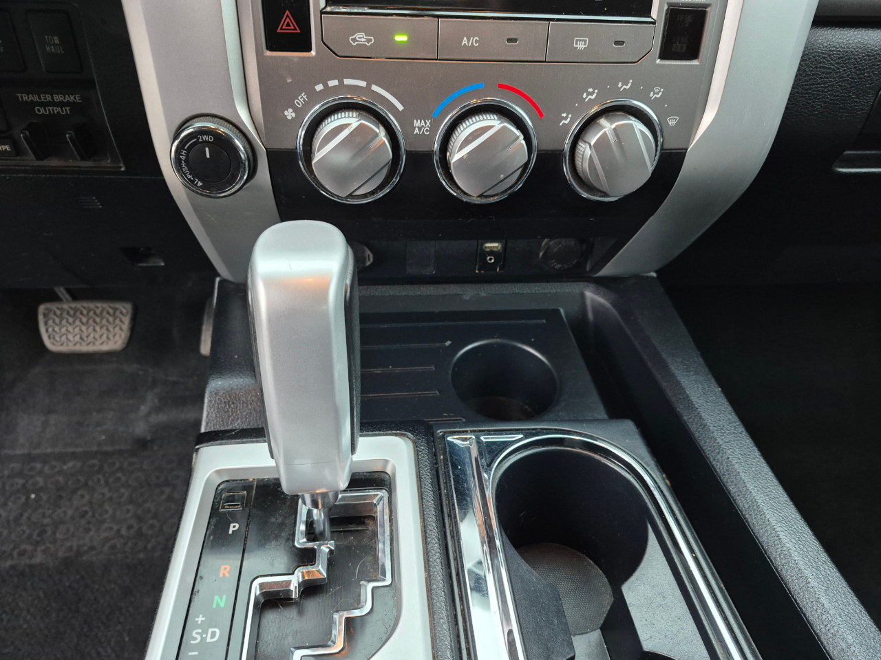 Toyota Tundra SR5 5.7L V8 CrewMax 4WD 2017