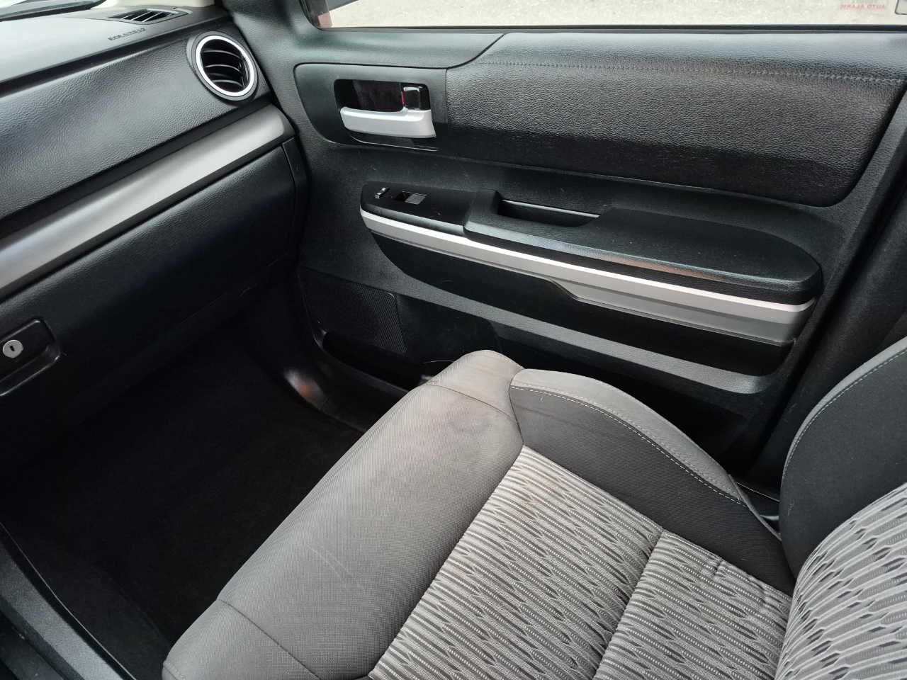 Toyota Tundra SR5 5.7L V8 CrewMax 4WD 2017