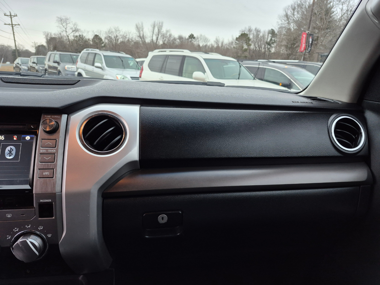 Toyota Tundra SR5 5.7L V8 CrewMax 4WD 2017