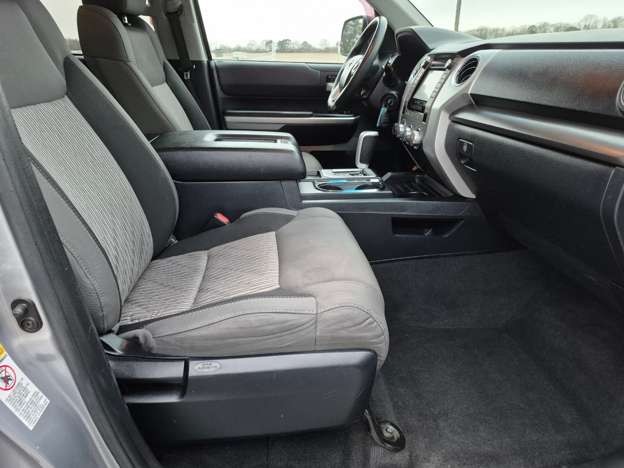 Toyota Tundra SR5 5.7L V8 CrewMax 4WD 2017