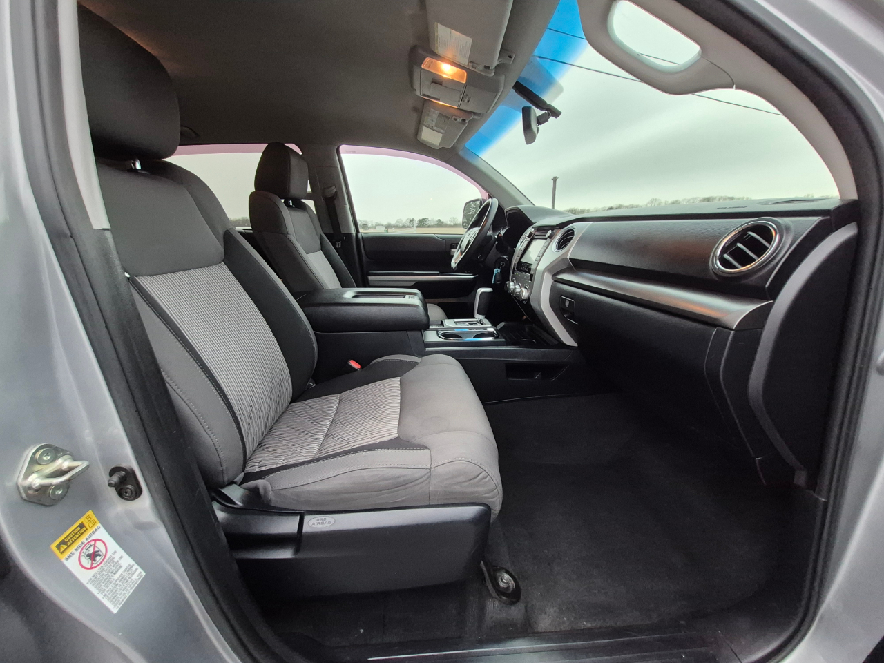 Toyota Tundra SR5 5.7L V8 CrewMax 4WD 2017