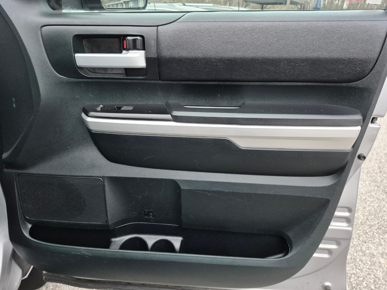 Toyota Tundra SR5 5.7L V8 CrewMax 4WD 2017