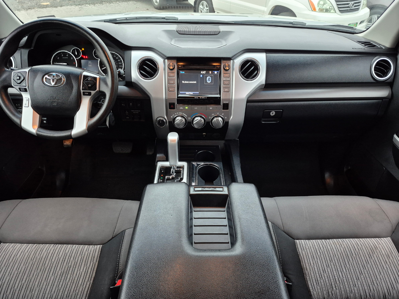 Toyota Tundra SR5 5.7L V8 CrewMax 4WD 2017