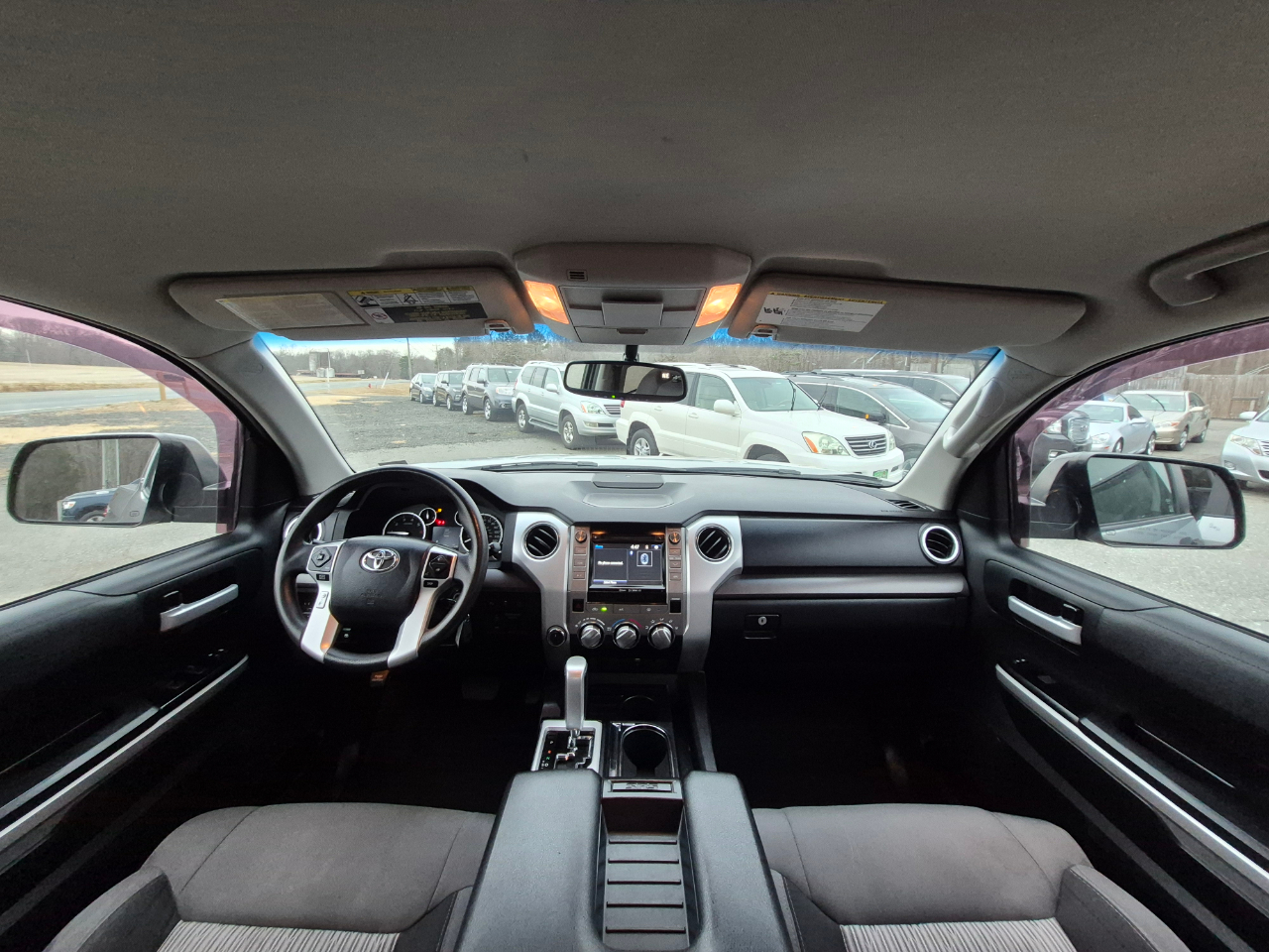 Toyota Tundra SR5 5.7L V8 CrewMax 4WD 2017