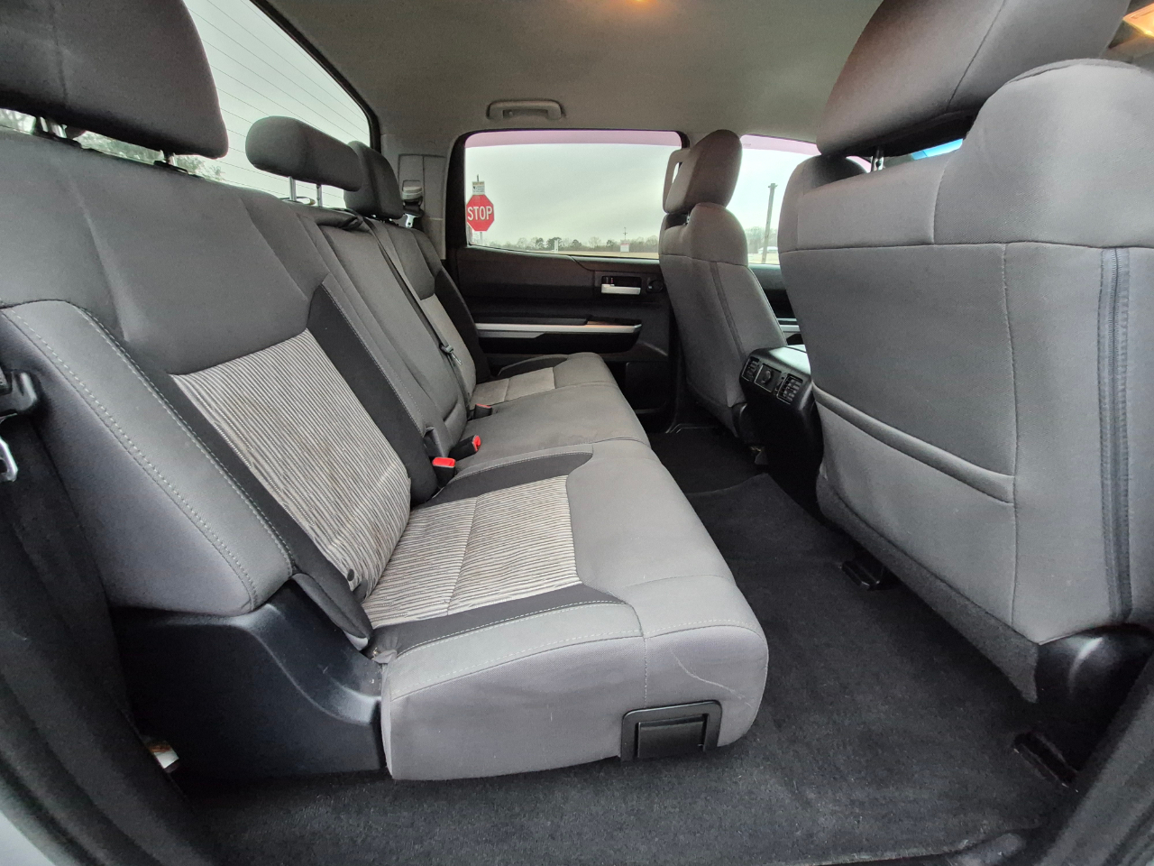 Toyota Tundra SR5 5.7L V8 CrewMax 4WD 2017