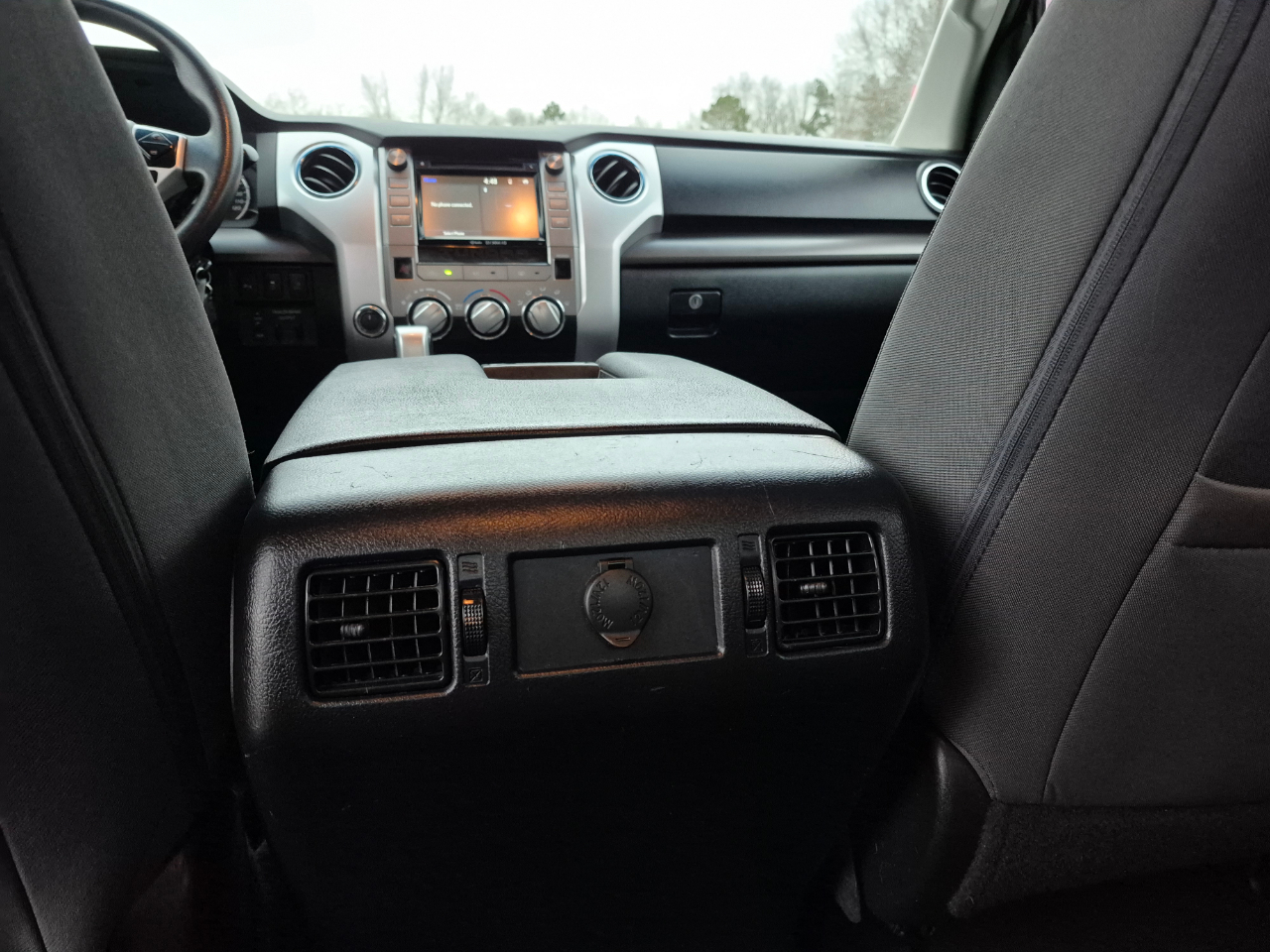 Toyota Tundra SR5 5.7L V8 CrewMax 4WD 2017