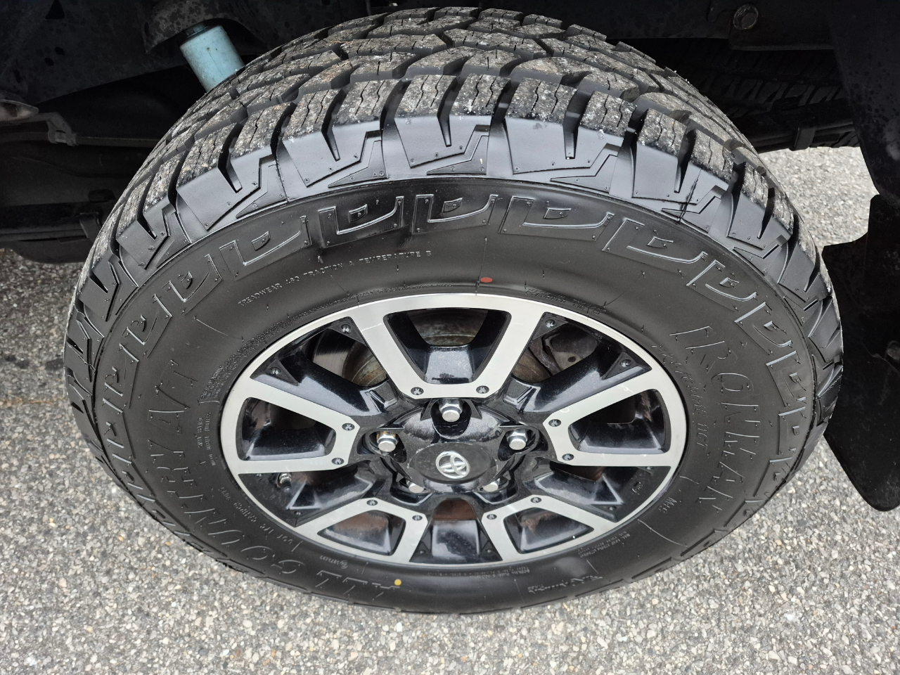 Toyota Tundra SR5 5.7L V8 CrewMax 4WD 2017