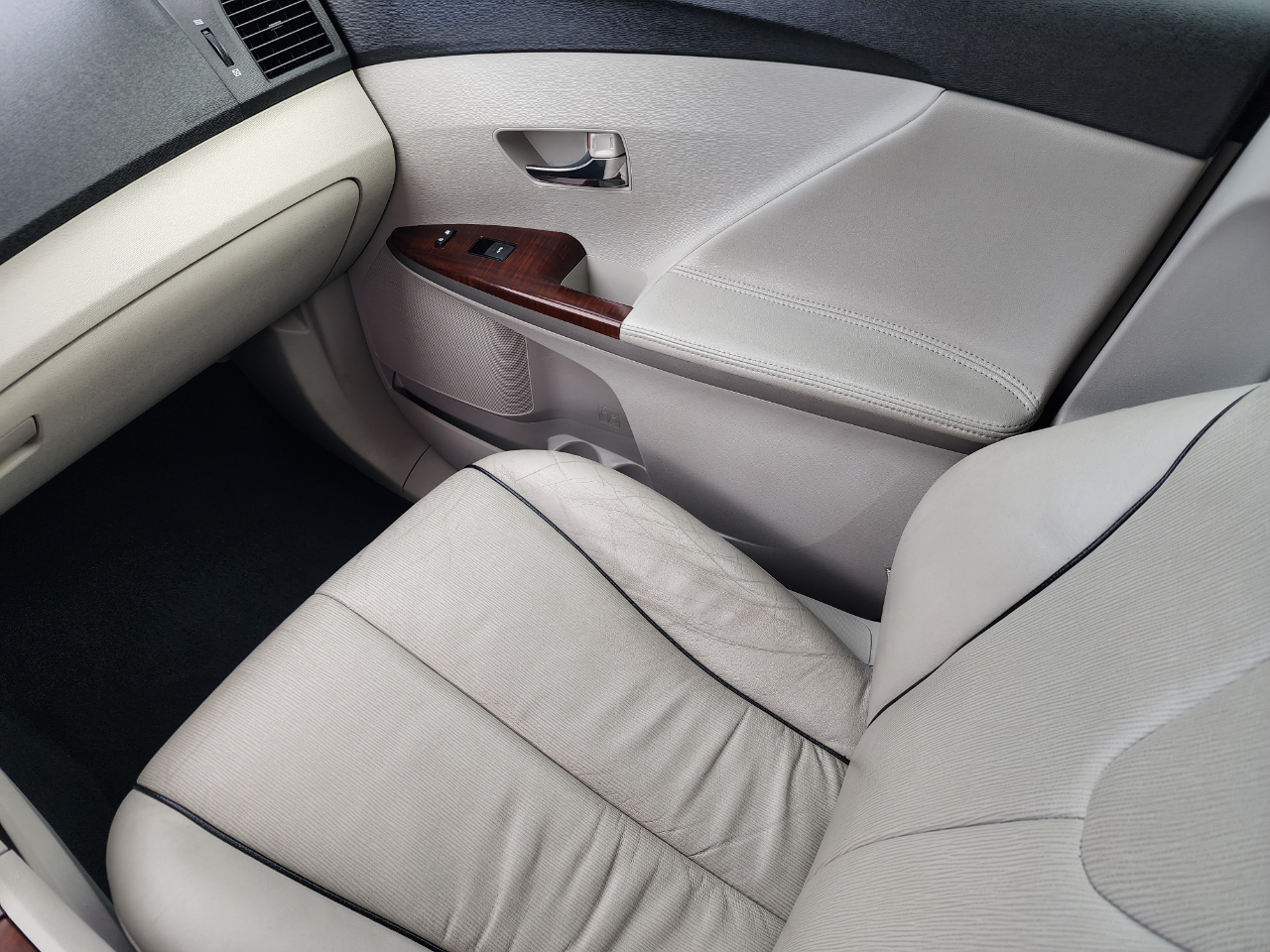 Toyota Venza FWD V6 2009