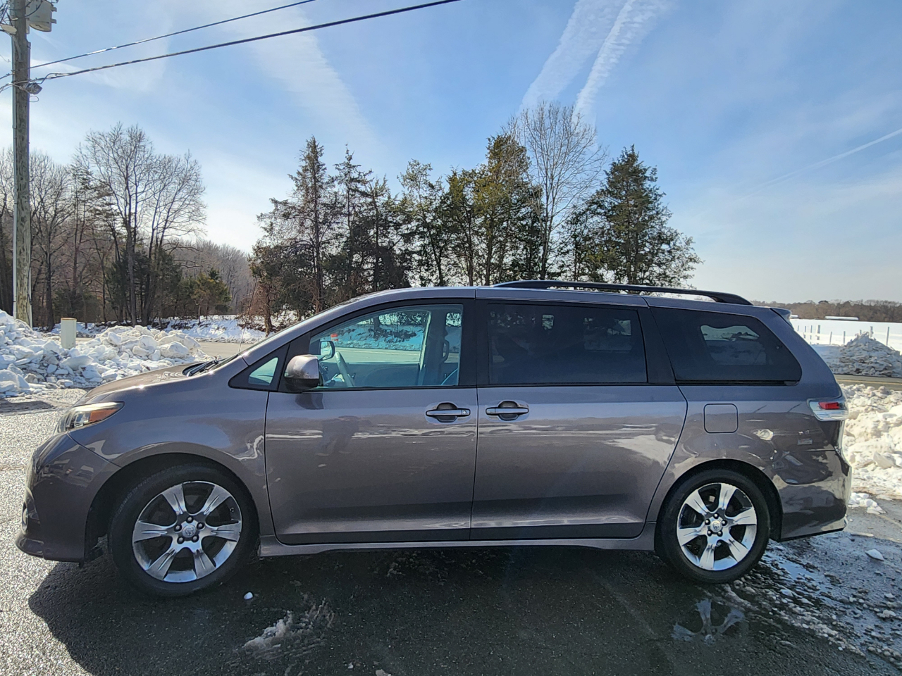 Toyota Sienna SE FWD 8-Passenger V6 2011