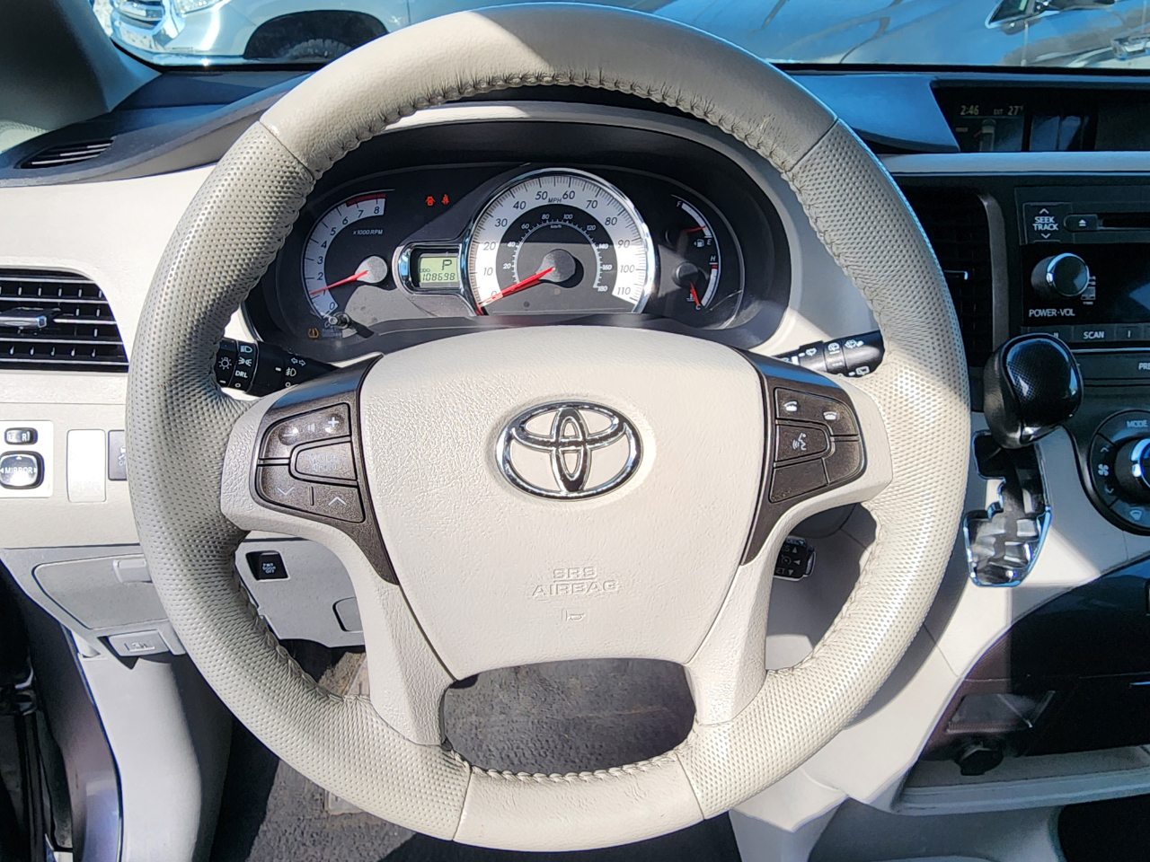 Toyota Sienna SE FWD 8-Passenger V6 2011