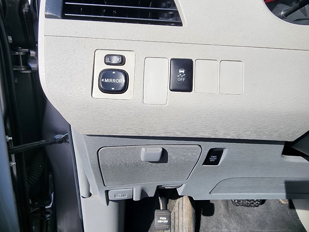 Toyota Sienna SE FWD 8-Passenger V6 2011