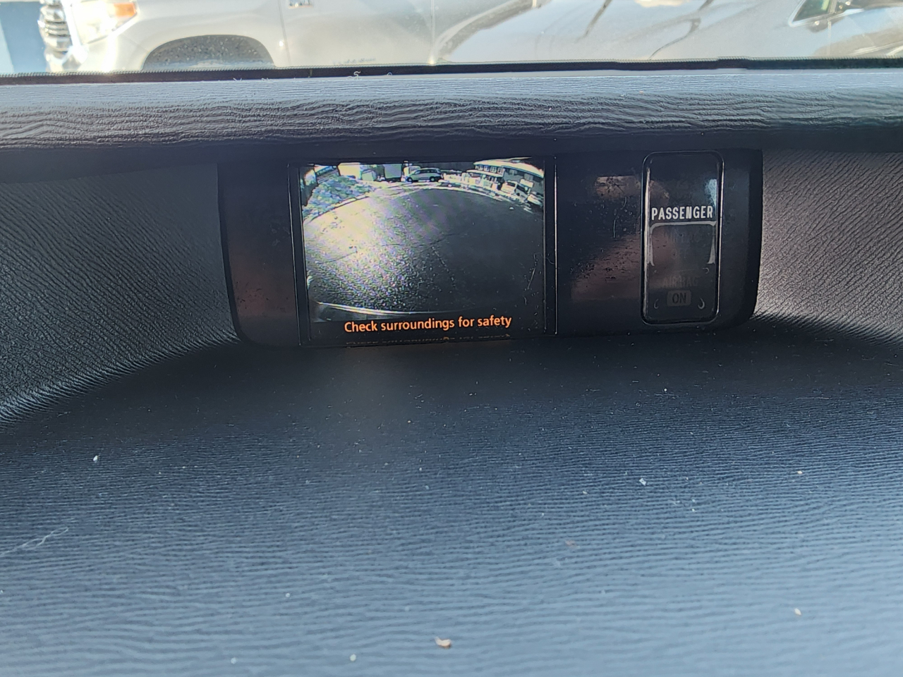 Toyota Sienna SE FWD 8-Passenger V6 2011