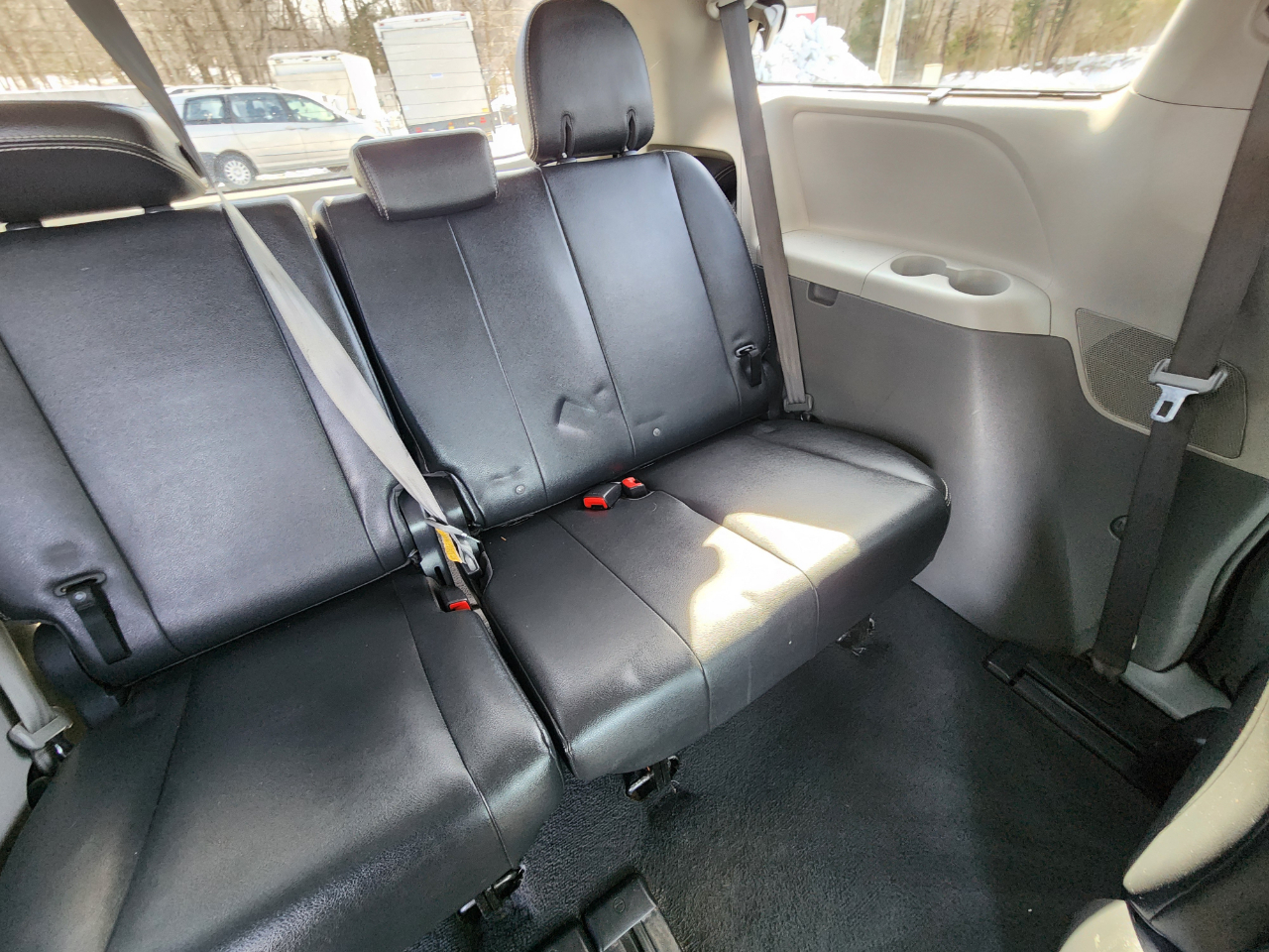 Toyota Sienna SE FWD 8-Passenger V6 2011