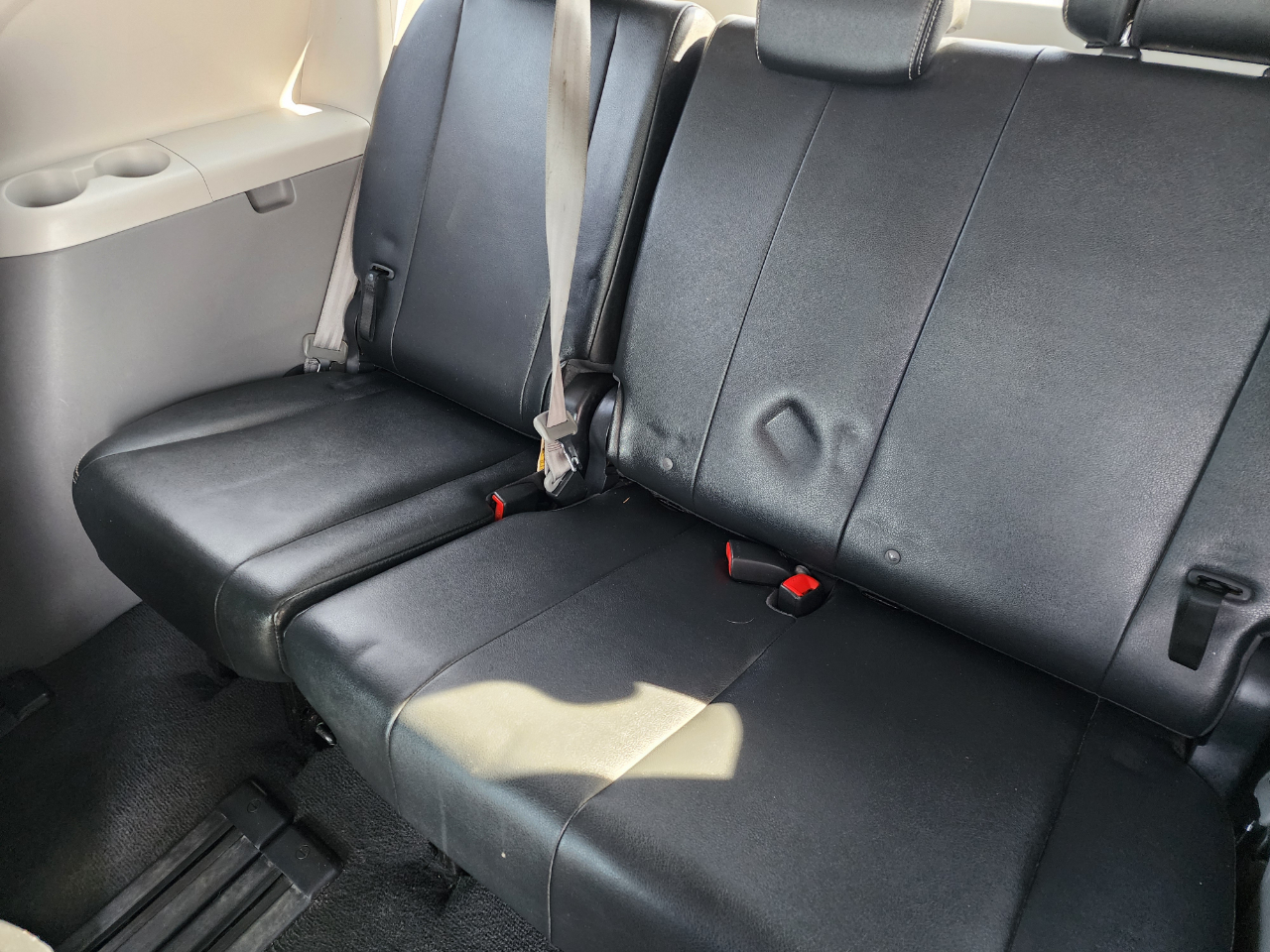 Toyota Sienna SE FWD 8-Passenger V6 2011