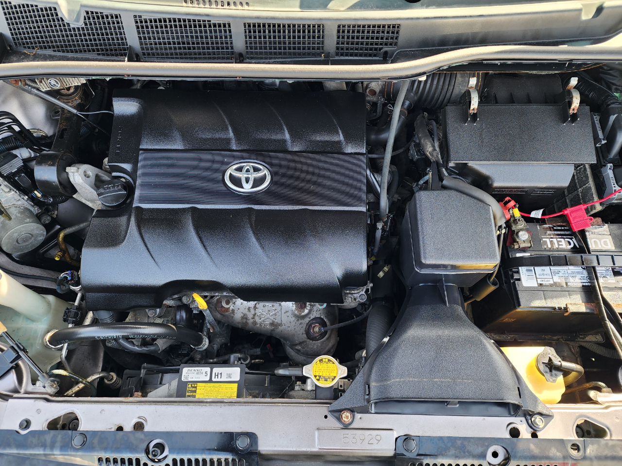 Toyota Sienna SE FWD 8-Passenger V6 2011