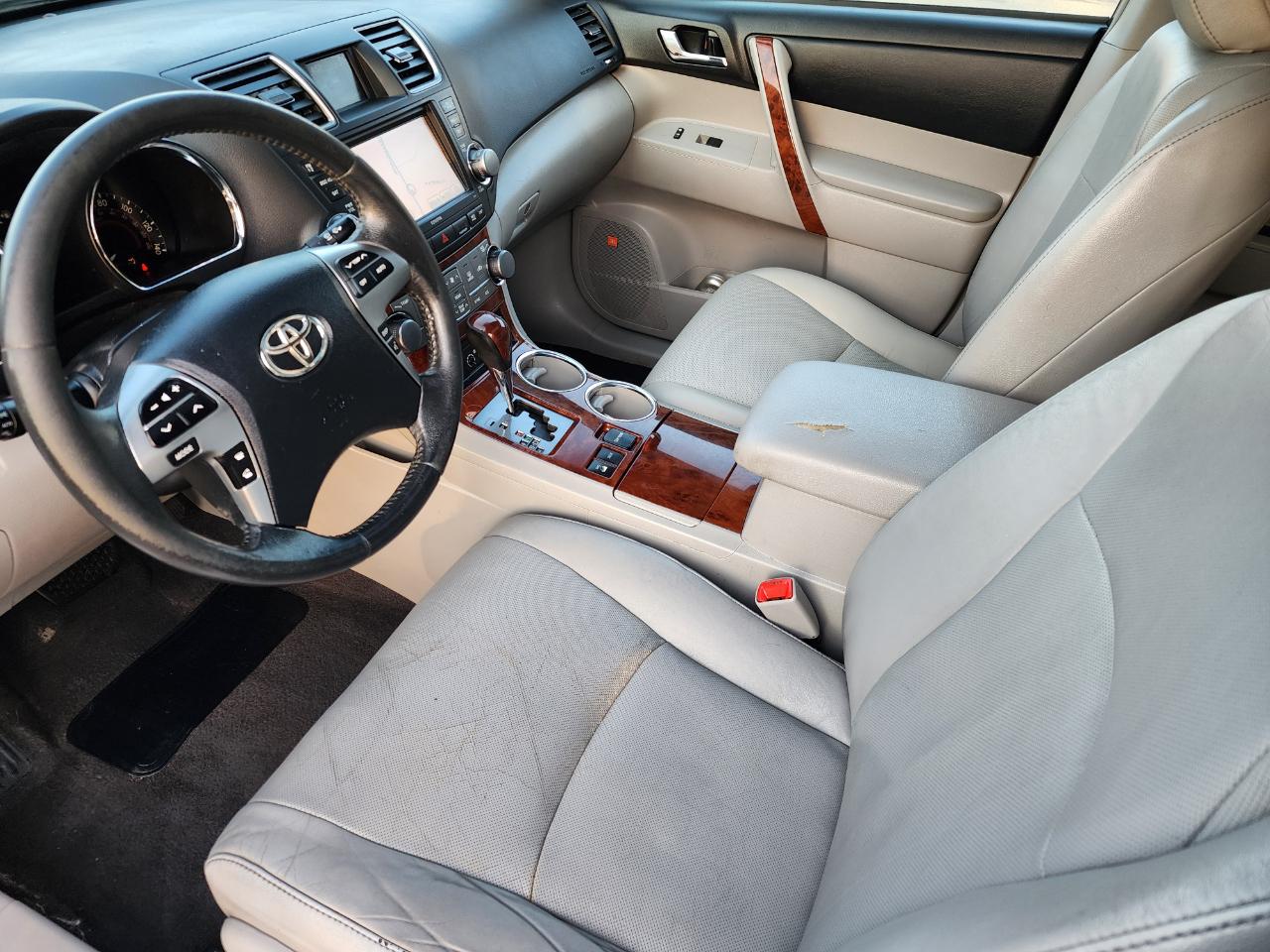 Toyota Highlander Limited 4WD 2011