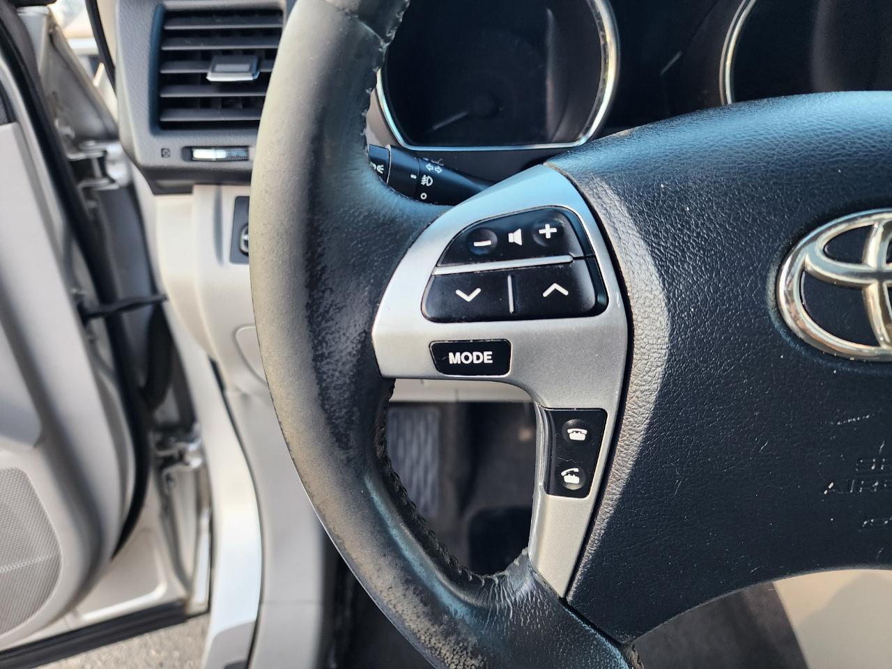 Toyota Highlander Limited 4WD 2011