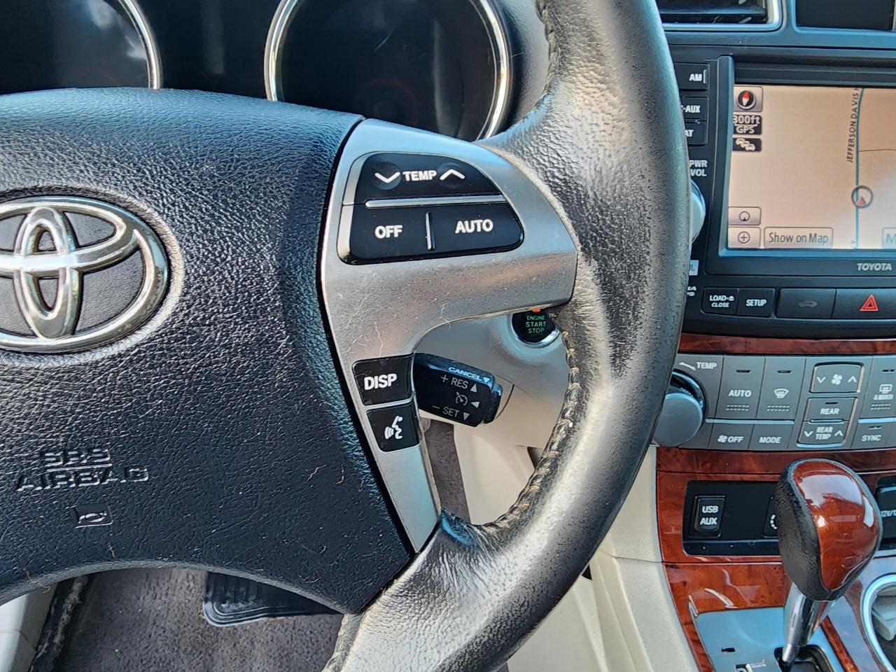 Toyota Highlander Limited 4WD 2011