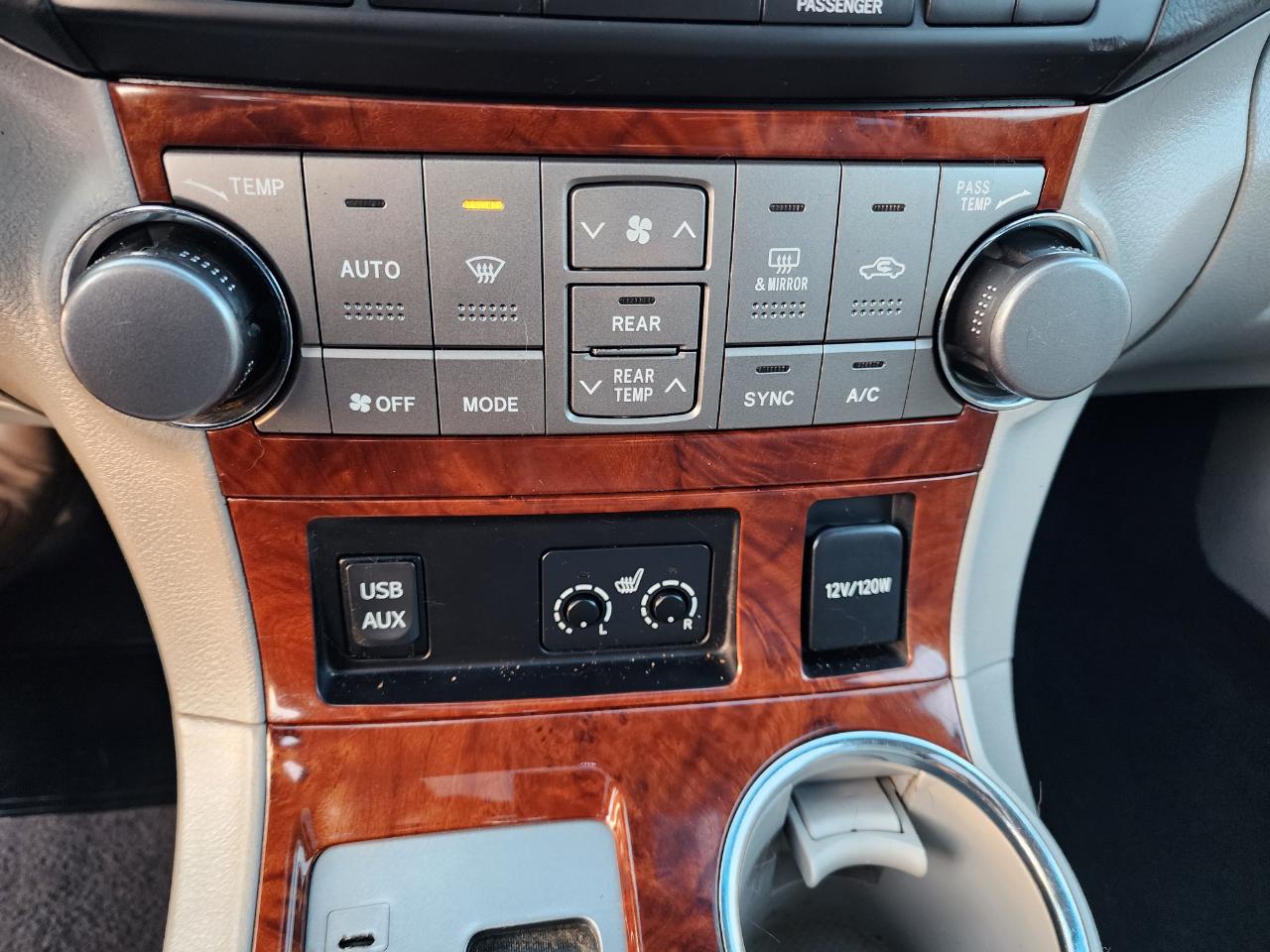 Toyota Highlander Limited 4WD 2011