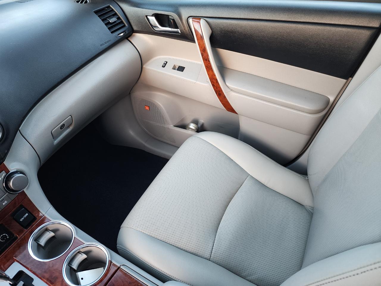 Toyota Highlander Limited 4WD 2011