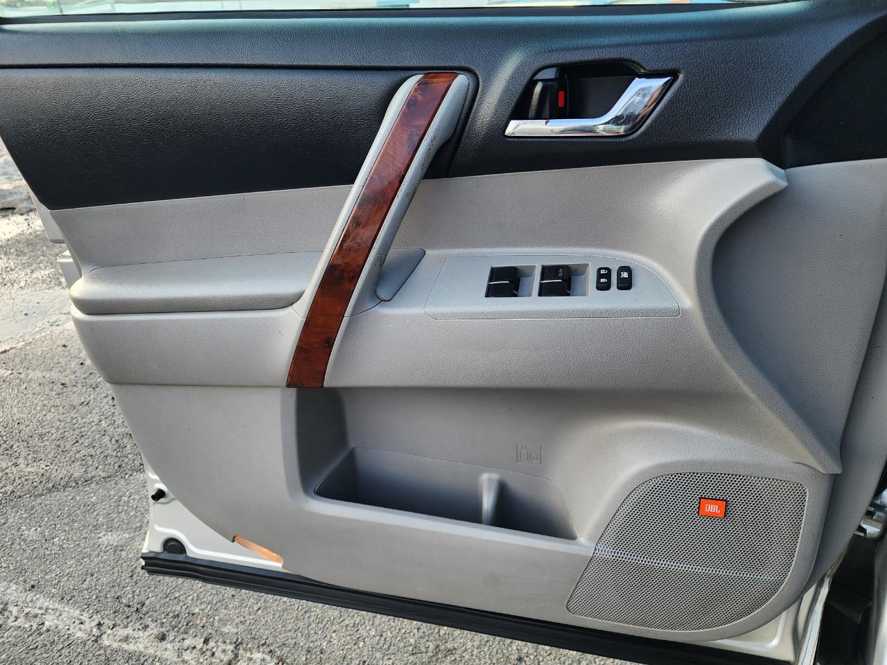 Toyota Highlander Limited 4WD 2011