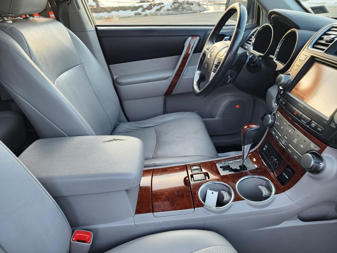 Toyota Highlander Limited 4WD 2011